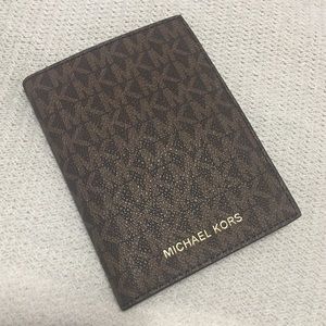 {Michael Kors} Jet Set Passport Wallet